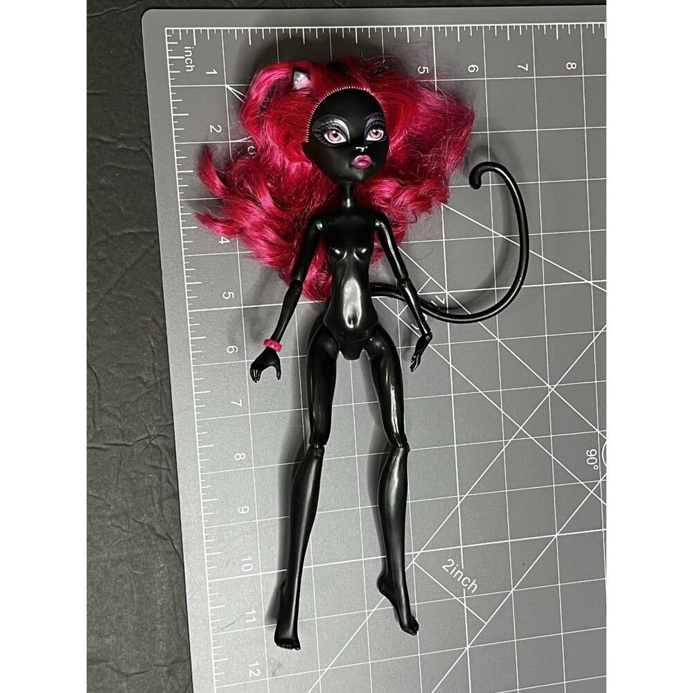 Monster High 2011 Catty Noir Nude Doll With Tail + Bracelet - Picture 6 of 8